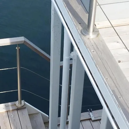 Houseboat Hecht In At The Marina Minde