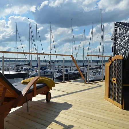 بوتيل Houseboat Hecht In At The Marina Minde